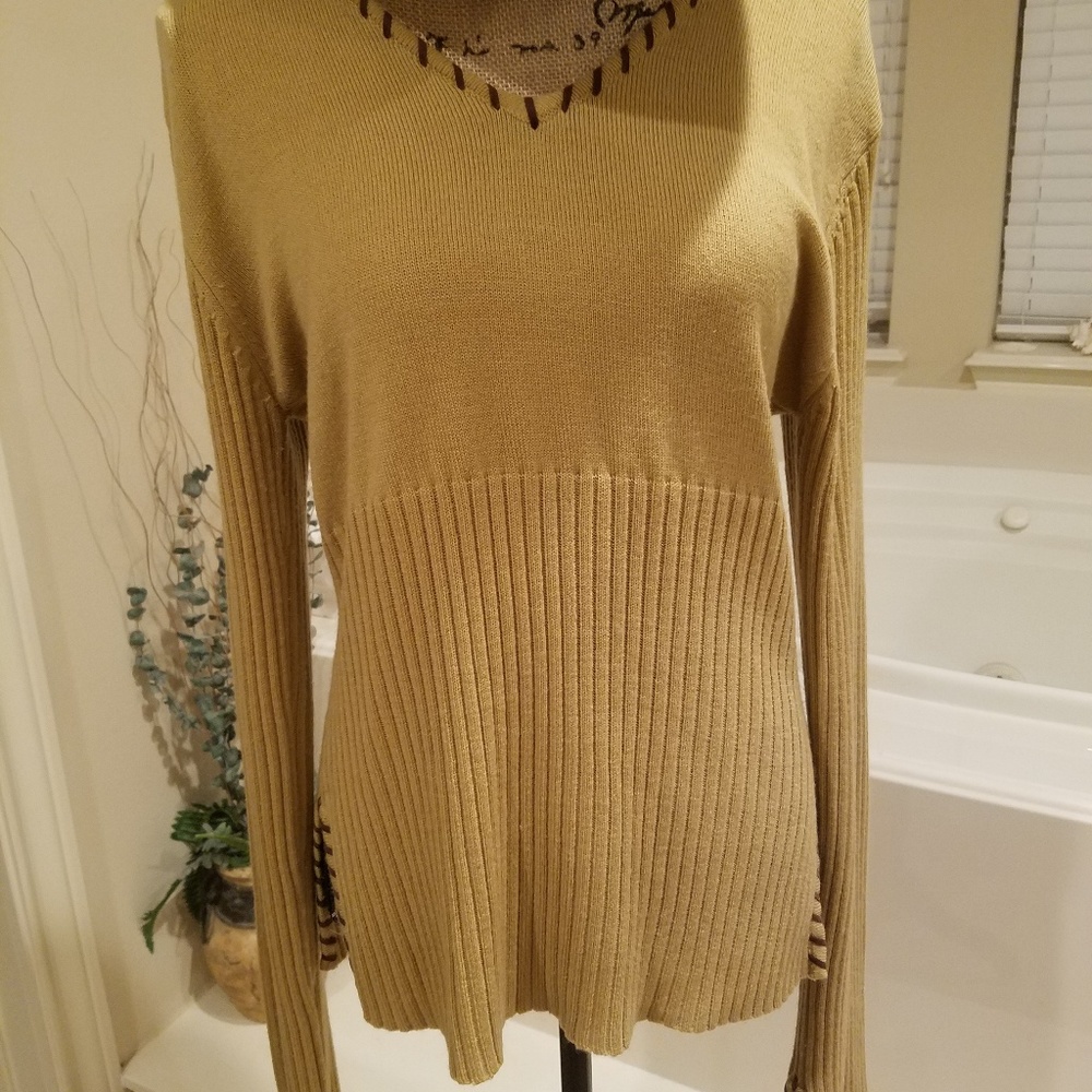 Beautiful Tunic Top - Picture 2 of 4